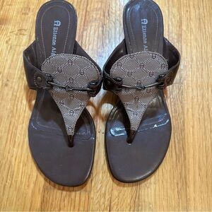 Etienne Aigner brown leather thong sandals patterned fabric detail Size 5 1/2